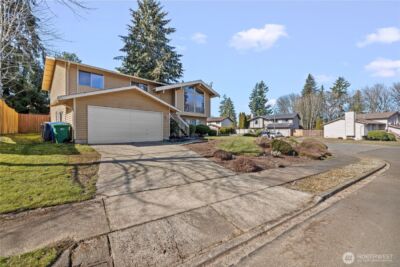 1601 Olympia Avenue SE, Renton, WA 98058-4750 - Photo 2
