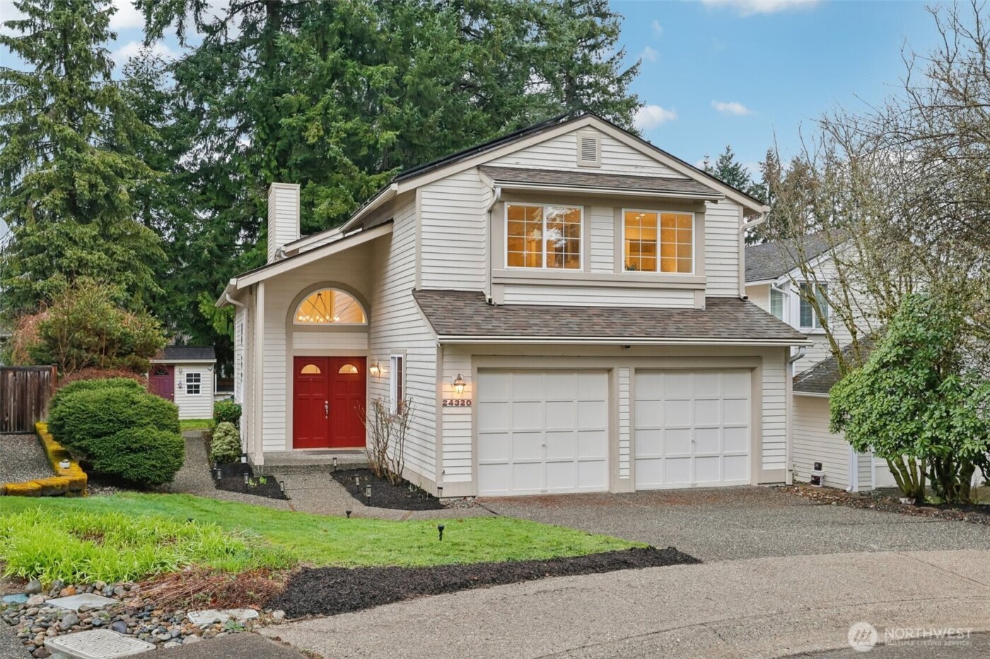 24320 SE 42nd Street , Sammamish, WA 98029-7552