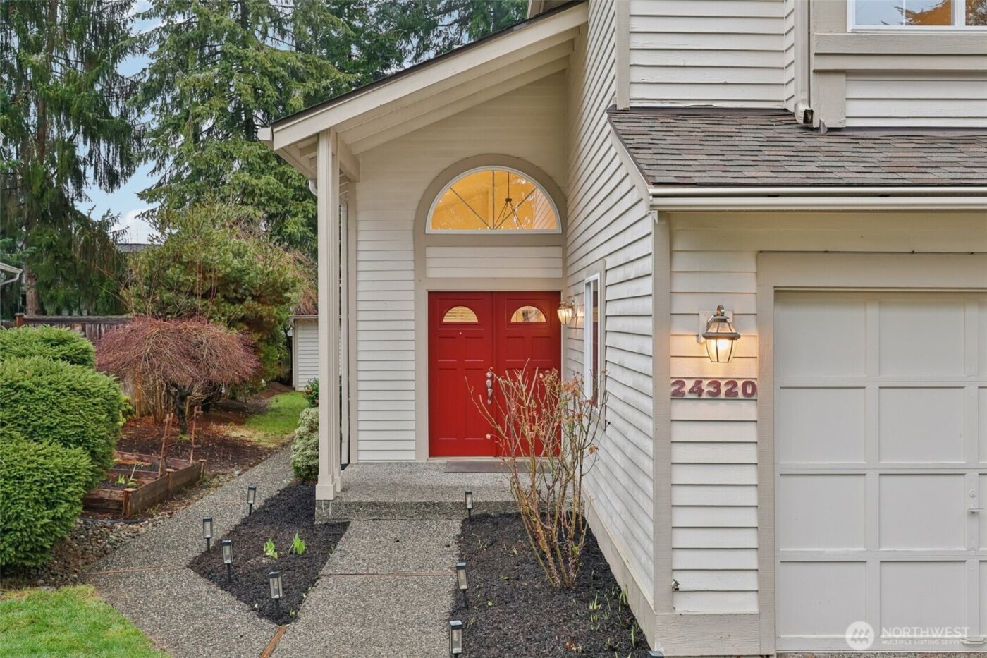 24320 SE 42nd Street , Sammamish, WA 98029-7552