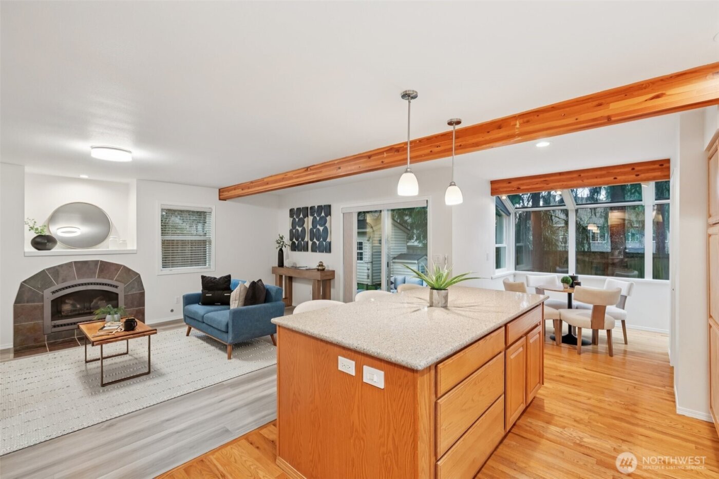 24320 SE 42nd Street , Sammamish, WA 98029-7552