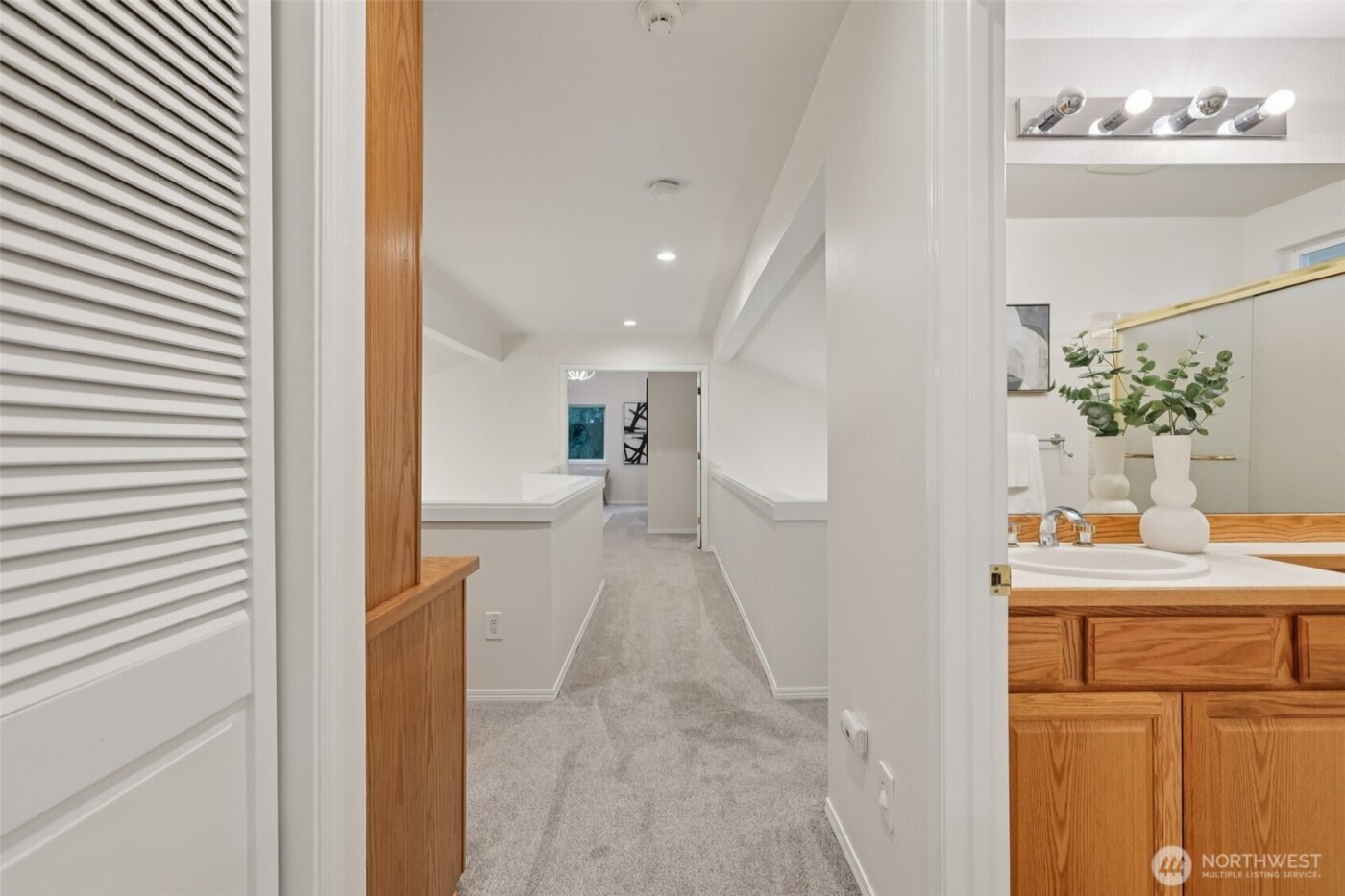 24320 SE 42nd Street , Sammamish, WA 98029-7552