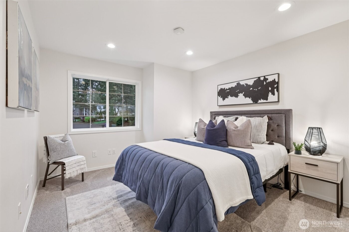 24320 SE 42nd Street , Sammamish, WA 98029-7552