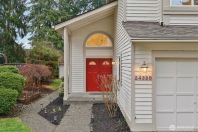 24320 SE 42nd Street , Sammamish, WA 98029-7552 - Photo 2
