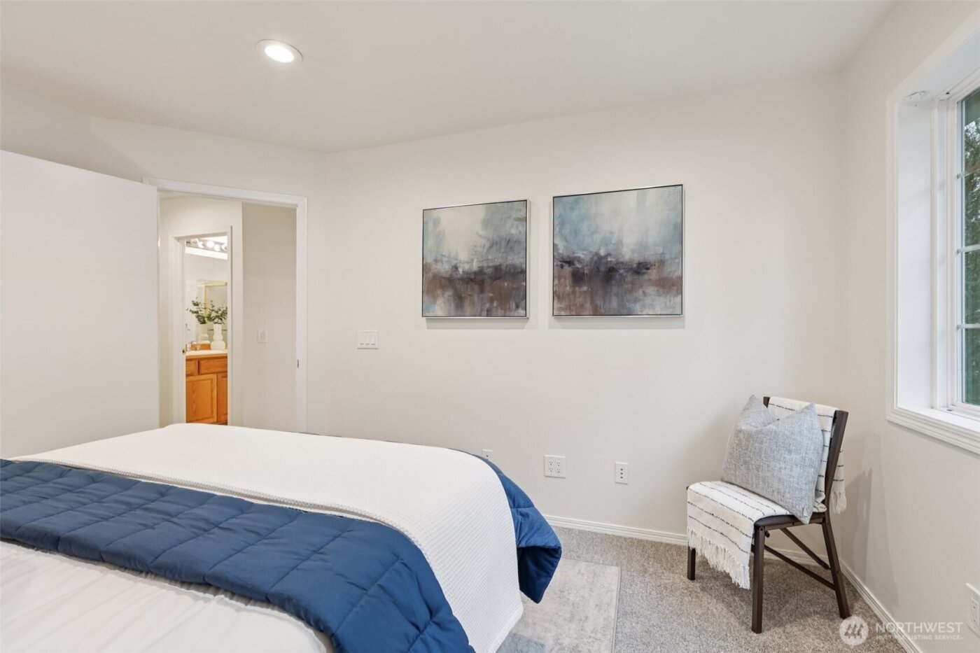 24320 SE 42nd Street , Sammamish, WA 98029-7552