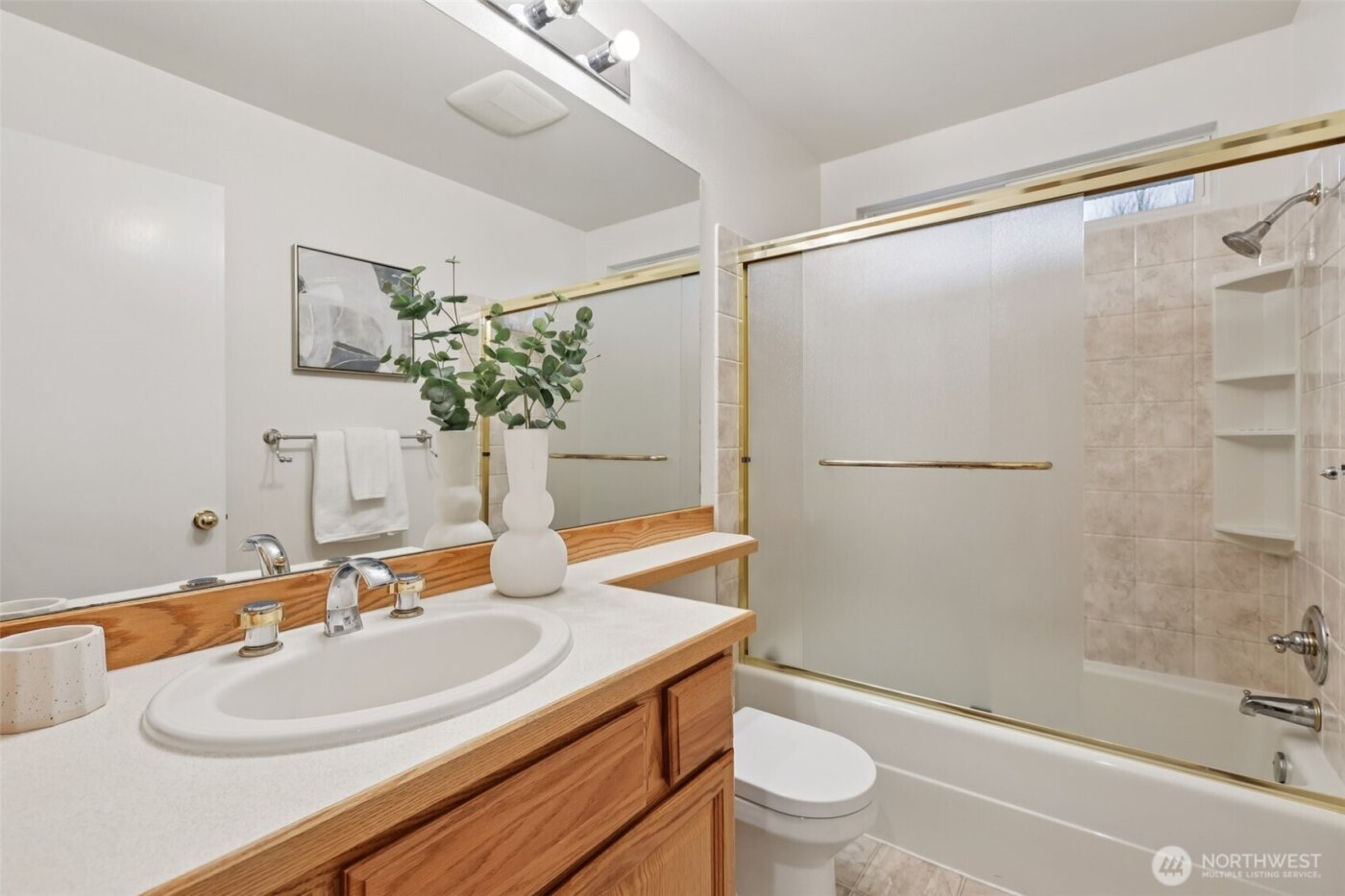24320 SE 42nd Street , Sammamish, WA 98029-7552