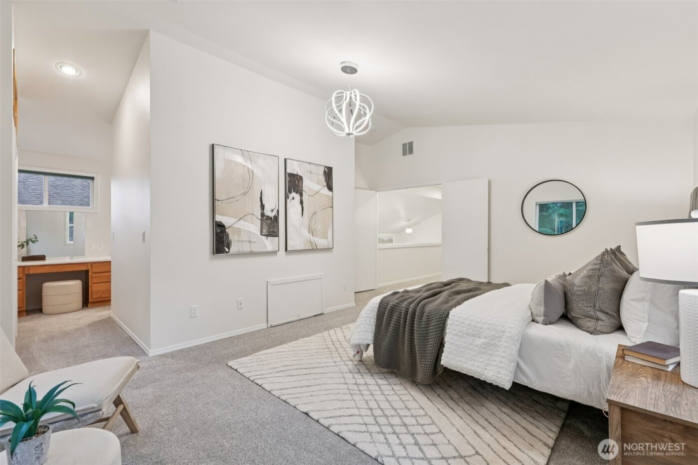 24320 SE 42nd Street , Sammamish, WA 98029-7552