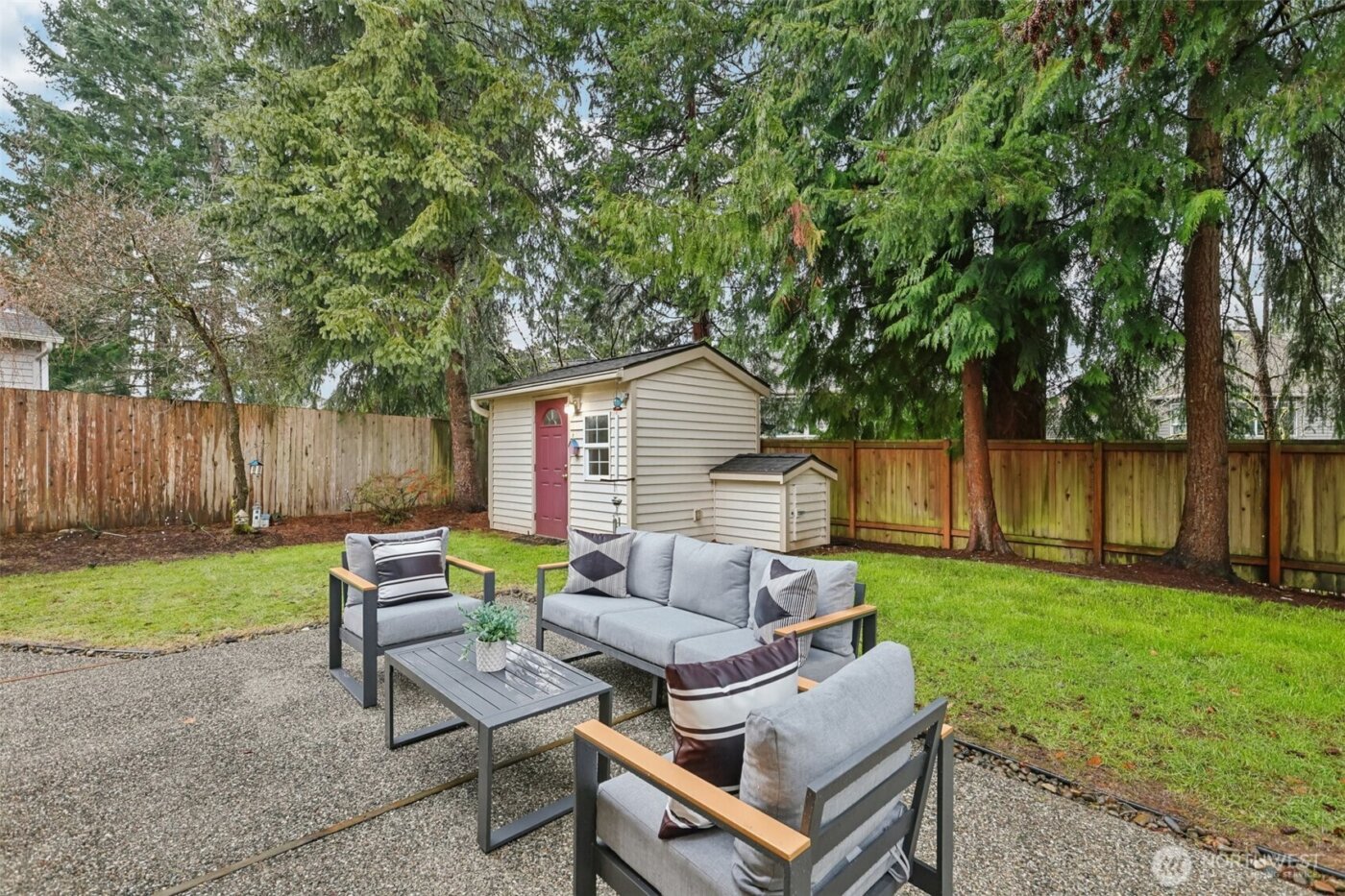 24320 SE 42nd Street , Sammamish, WA 98029-7552