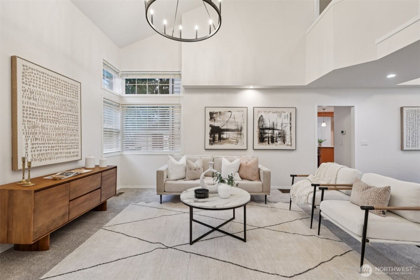 24320 SE 42nd Street , Sammamish, WA 98029-7552