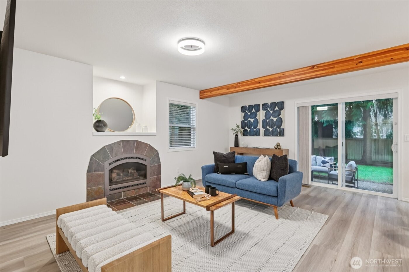 24320 SE 42nd Street , Sammamish, WA 98029-7552