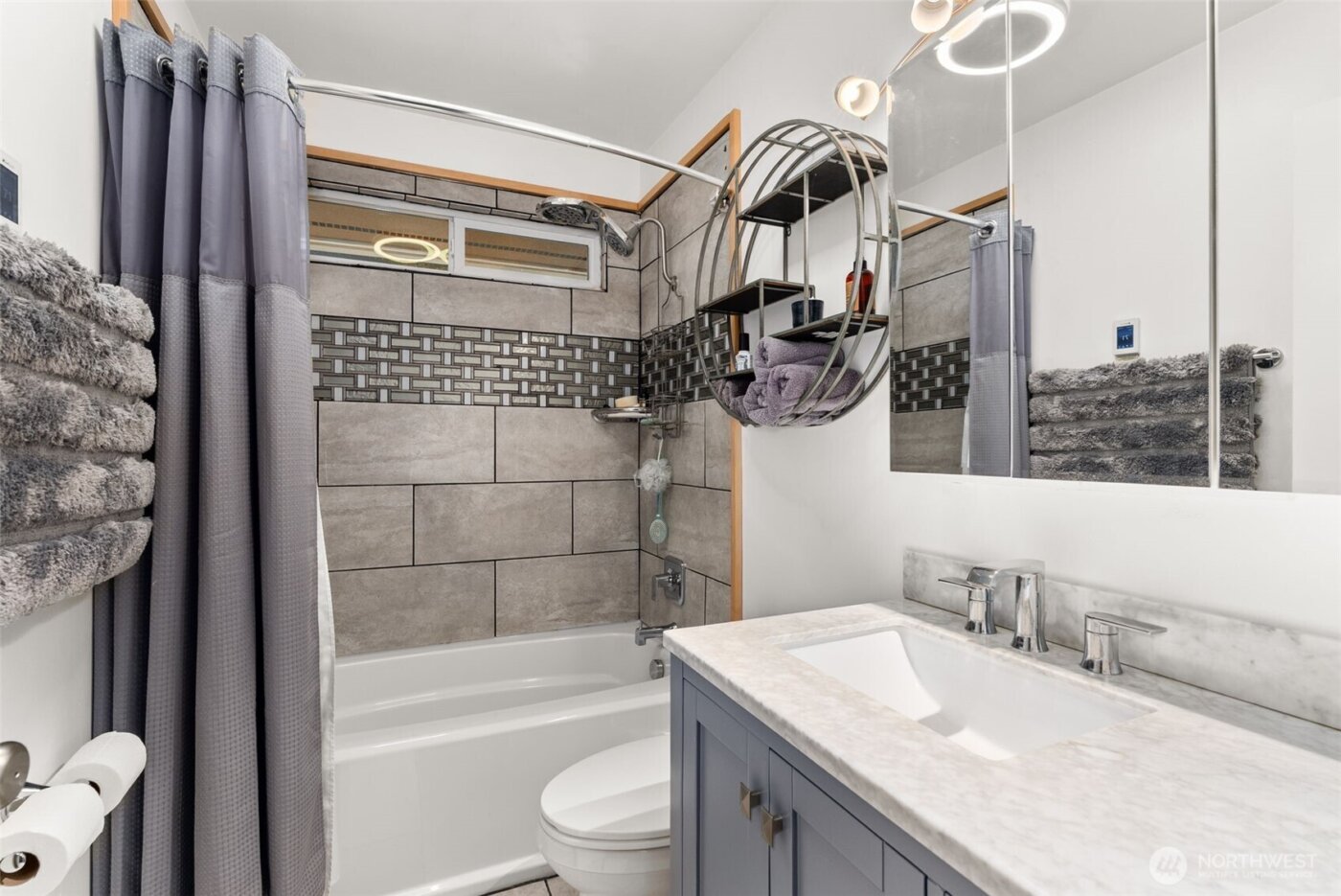 2434 Salzer Valley Road , Centralia, WA 98531