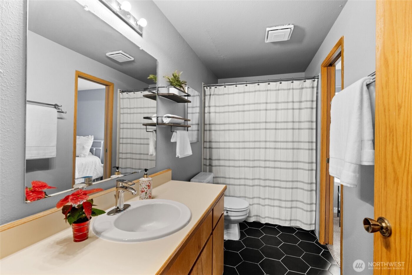 20156 Vikings Crest NE #7-304, Poulsbo, WA 98370