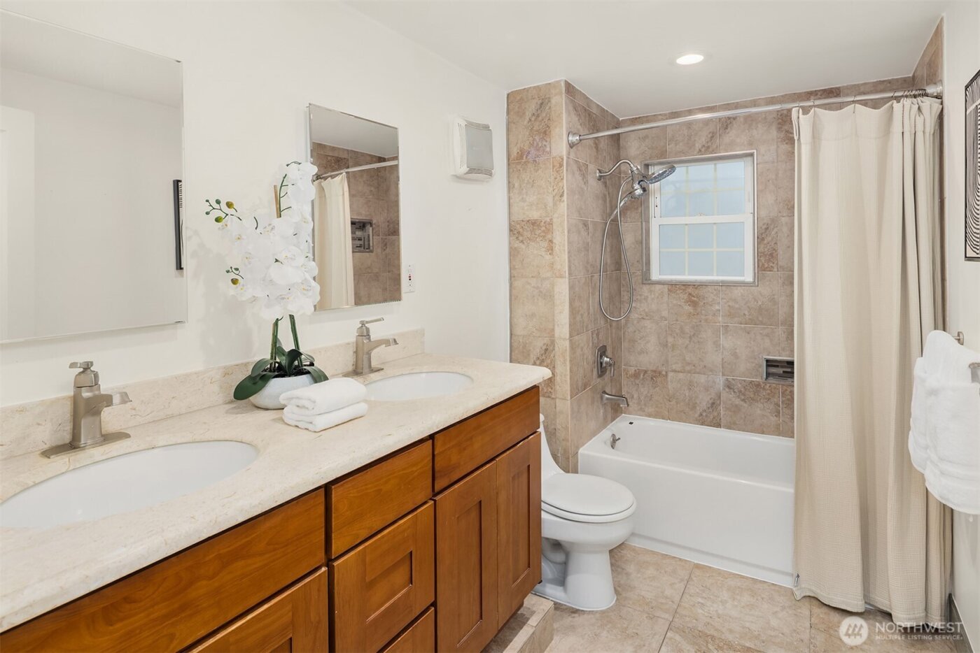 4715 S Orcas Street , Seattle, WA 98118