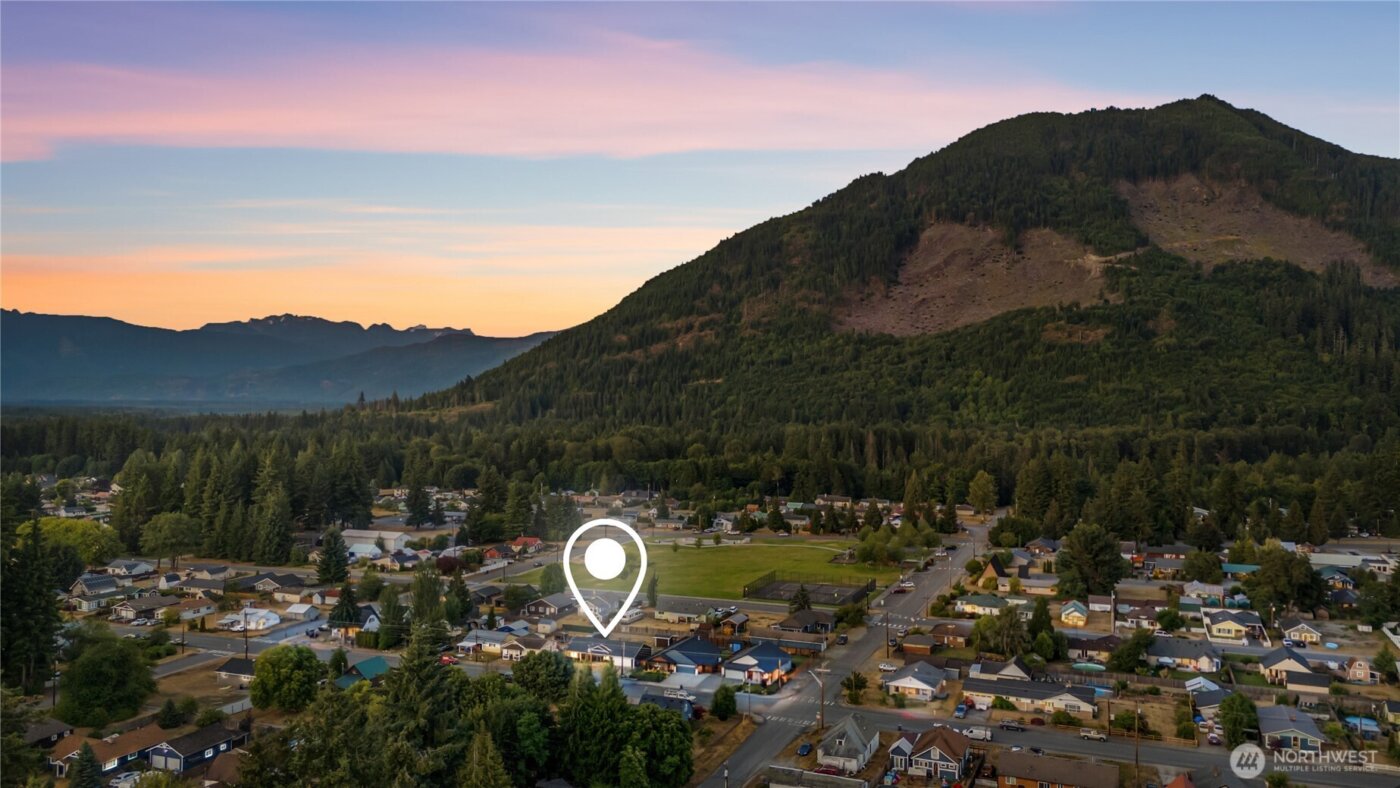 810 Sauk Avenue , Darrington, WA 98241