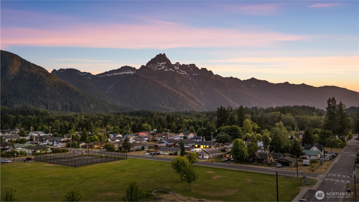 810 Sauk Avenue , Darrington, WA 98241