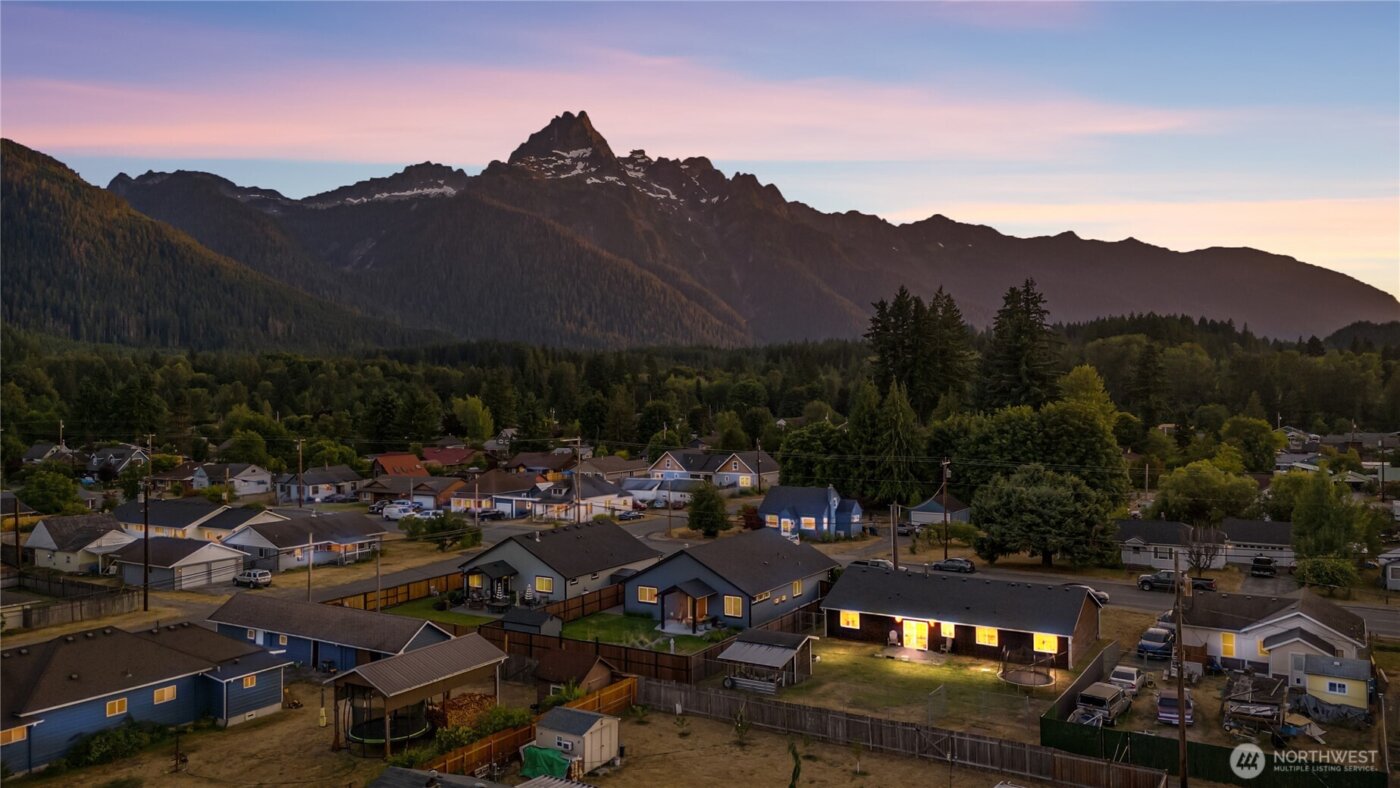 810 Sauk Avenue , Darrington, WA 98241