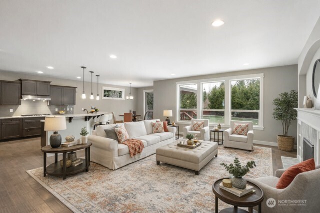 1328 213th Avenue East , Lake Tapps, WA 98391