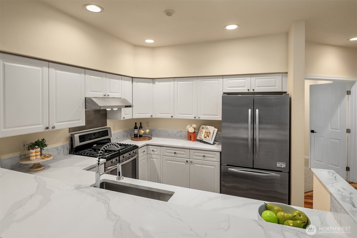 18646 NE 57th Way , Redmond, WA 98052