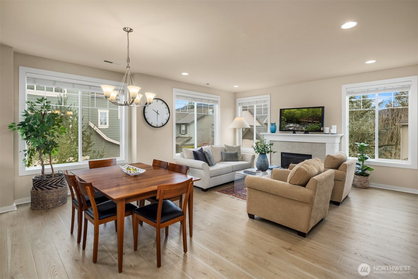 849 3rd Avenue NE, Issaquah, WA 98029-5404