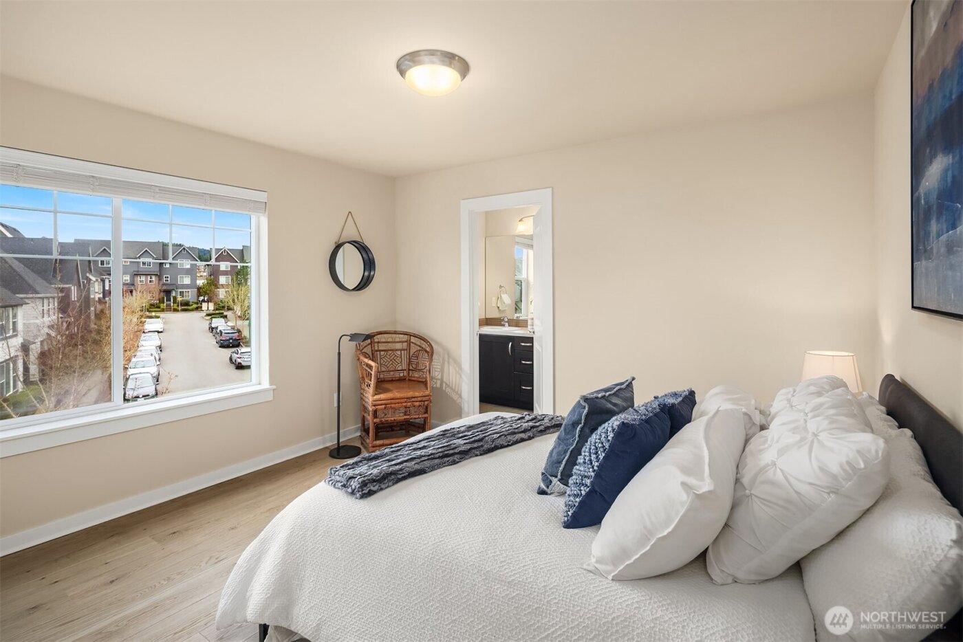 849 3rd Avenue NE, Issaquah, WA 98029-5404