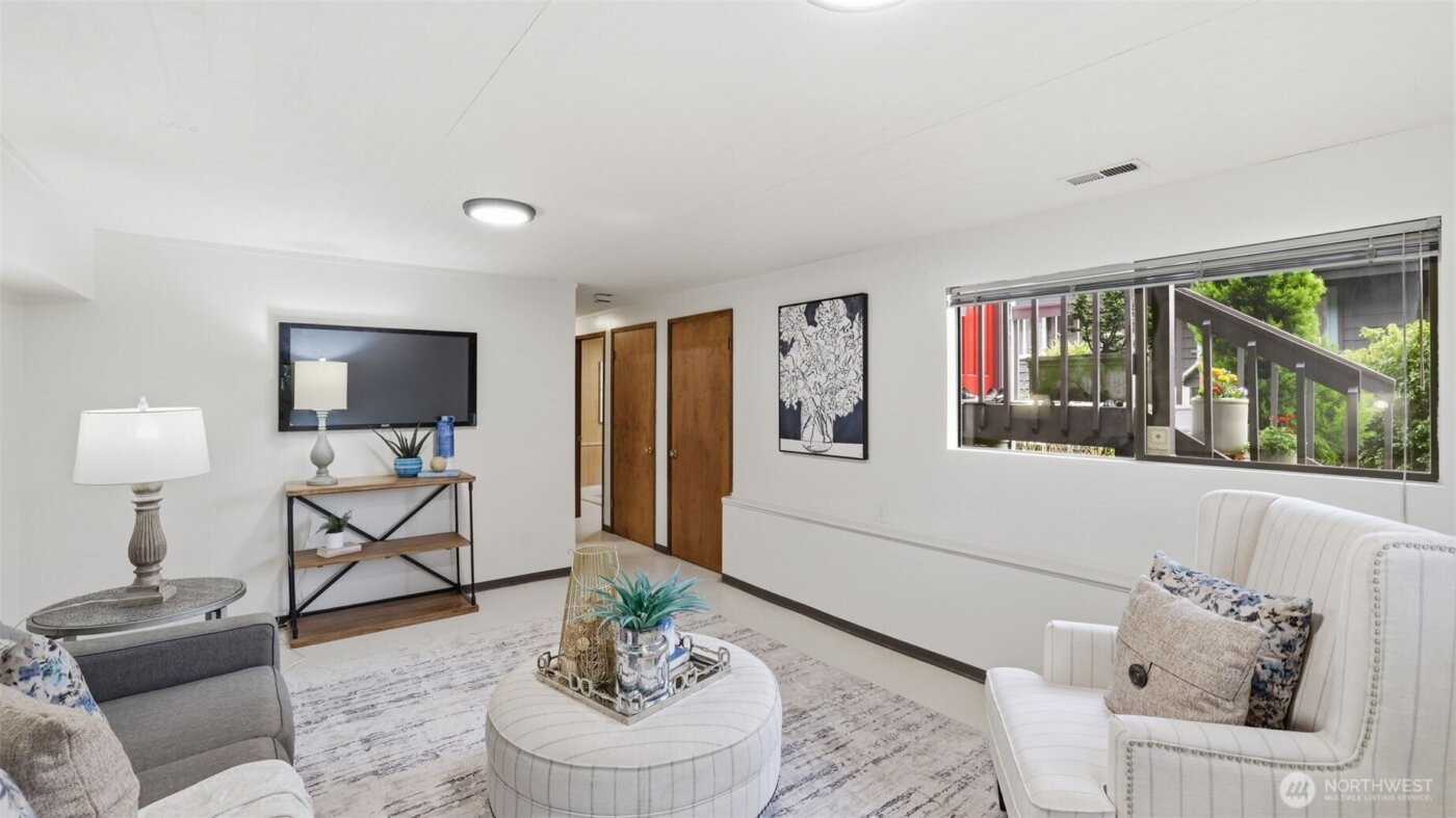 9753 61st Avenue S, Seattle, WA 98118