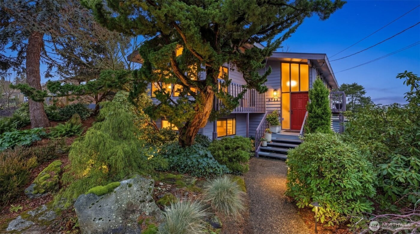 9753 61st Avenue S, Seattle, WA 98118