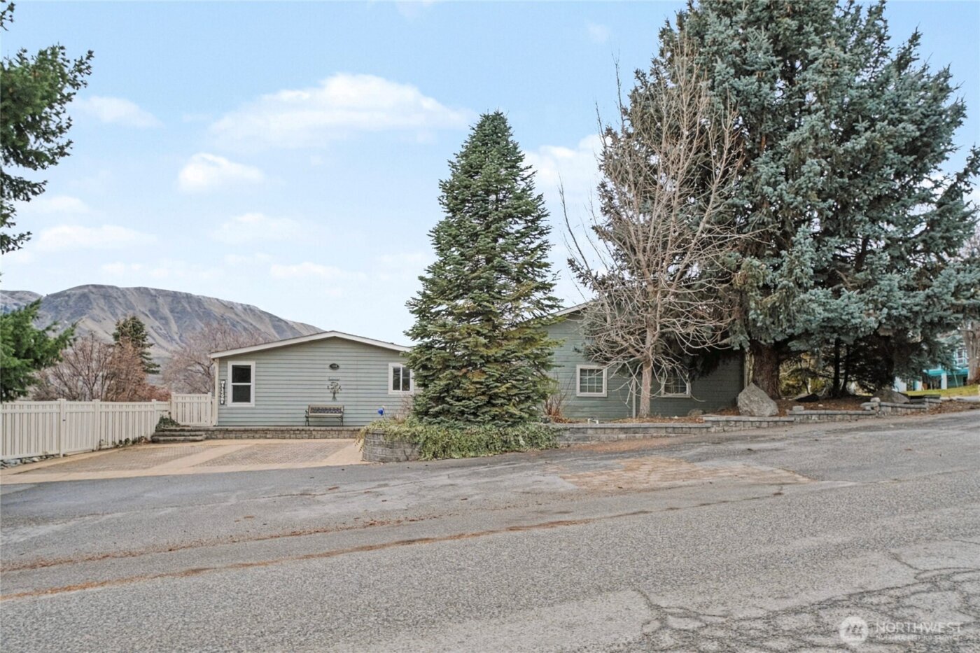 1160 S Mary Avenue , East Wenatchee, WA 98802