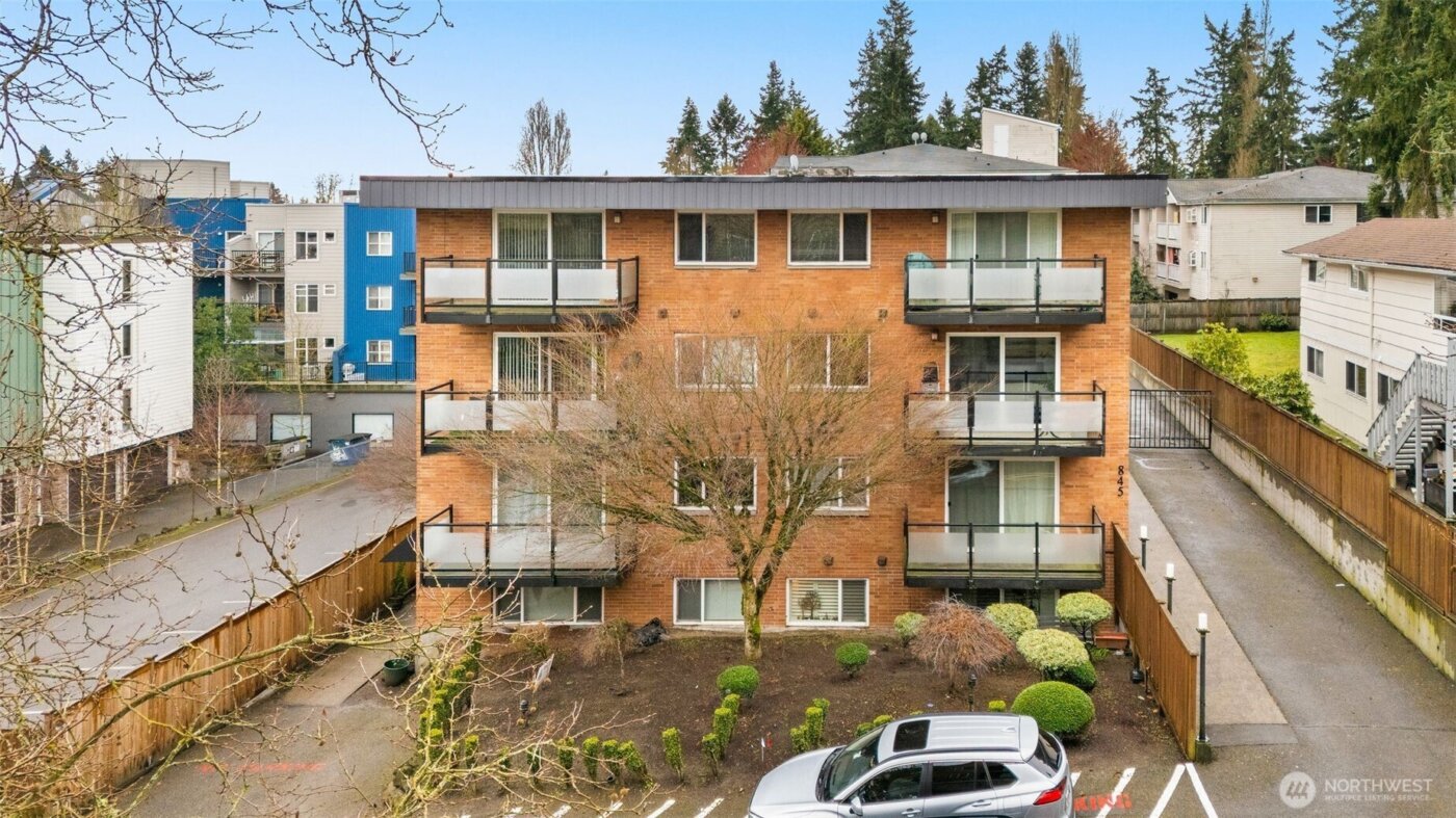 845 NE 125th Street #103, Seattle, WA 98125-3942