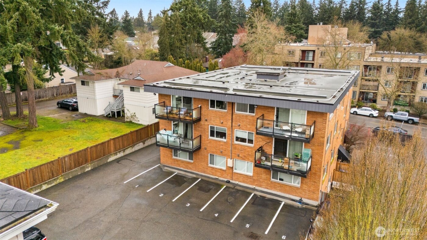 845 NE 125th Street #103, Seattle, WA 98125-3942