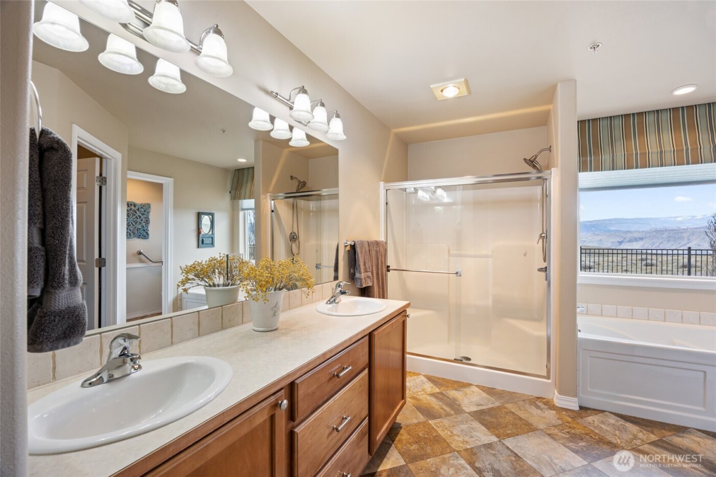 2302 Canyon Hills Drive , East Wenatchee, WA 98802