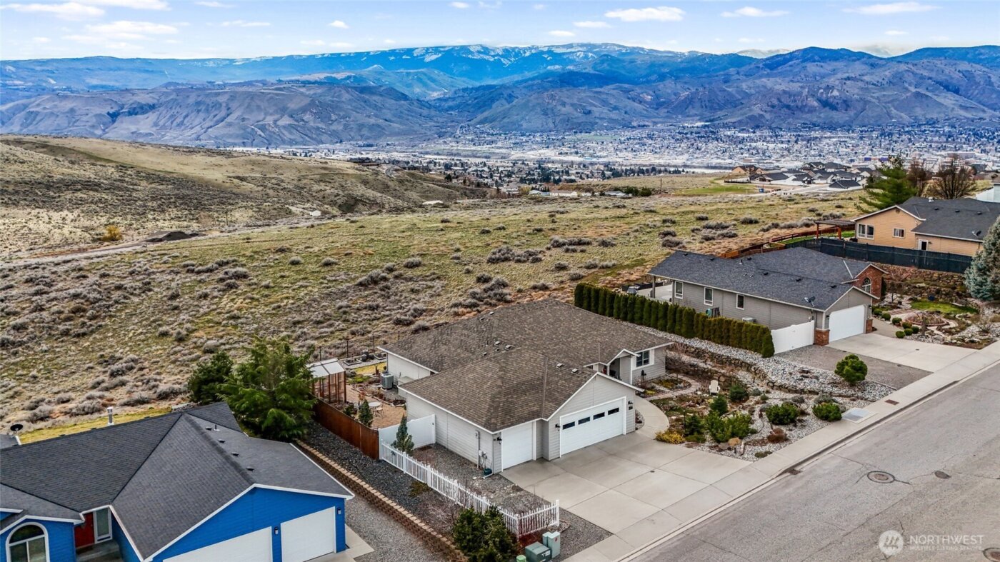 2302 Canyon Hills Drive , East Wenatchee, WA 98802