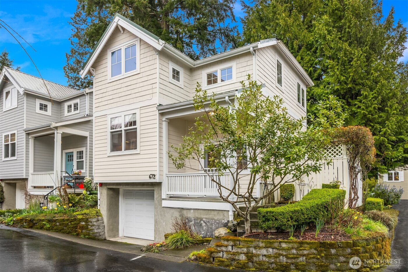 672 Madison Avenue N, Bainbridge Island, WA 98110