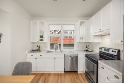 672 Madison Avenue N, Bainbridge Island, WA 98110 - Photo 9