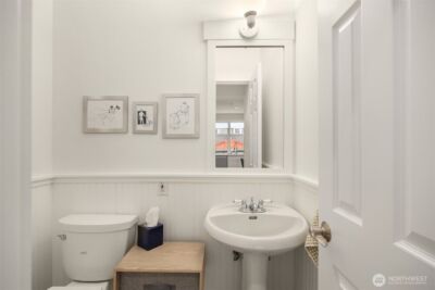 672 Madison Avenue N, Bainbridge Island, WA 98110 - Photo 12