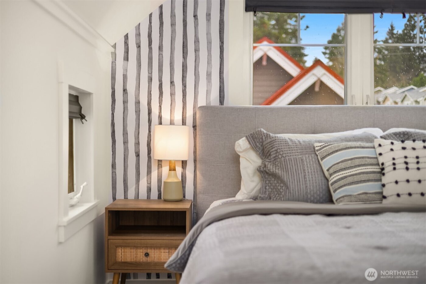 672 Madison Avenue N, Bainbridge Island, WA 98110