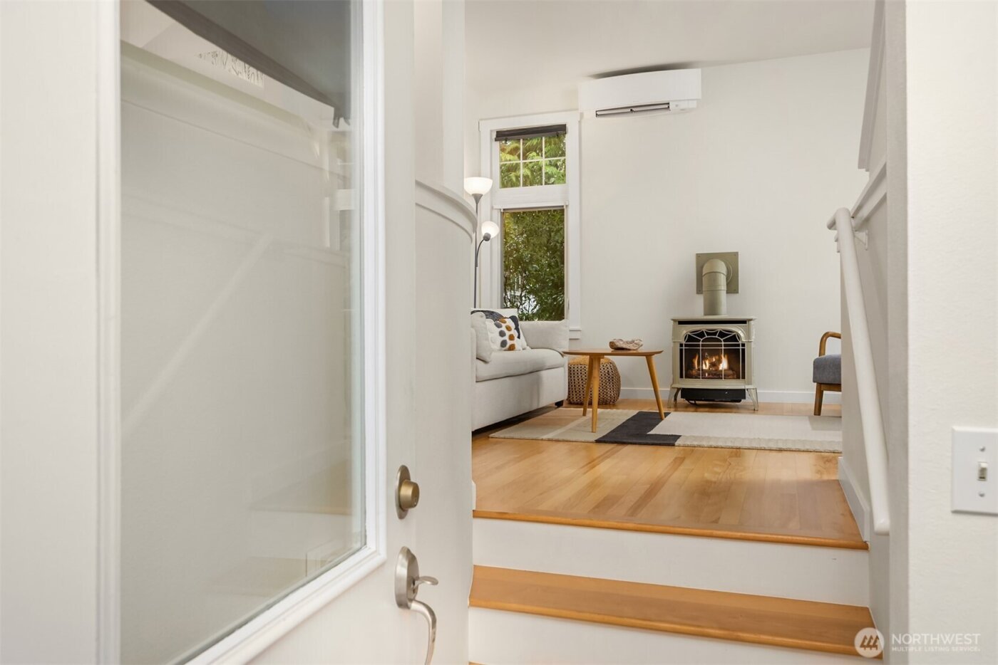 672 Madison Avenue N, Bainbridge Island, WA 98110