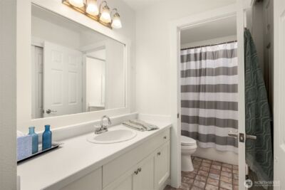672 Madison Avenue N, Bainbridge Island, WA 98110 - Photo 16