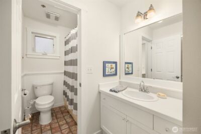 672 Madison Avenue N, Bainbridge Island, WA 98110 - Photo 19