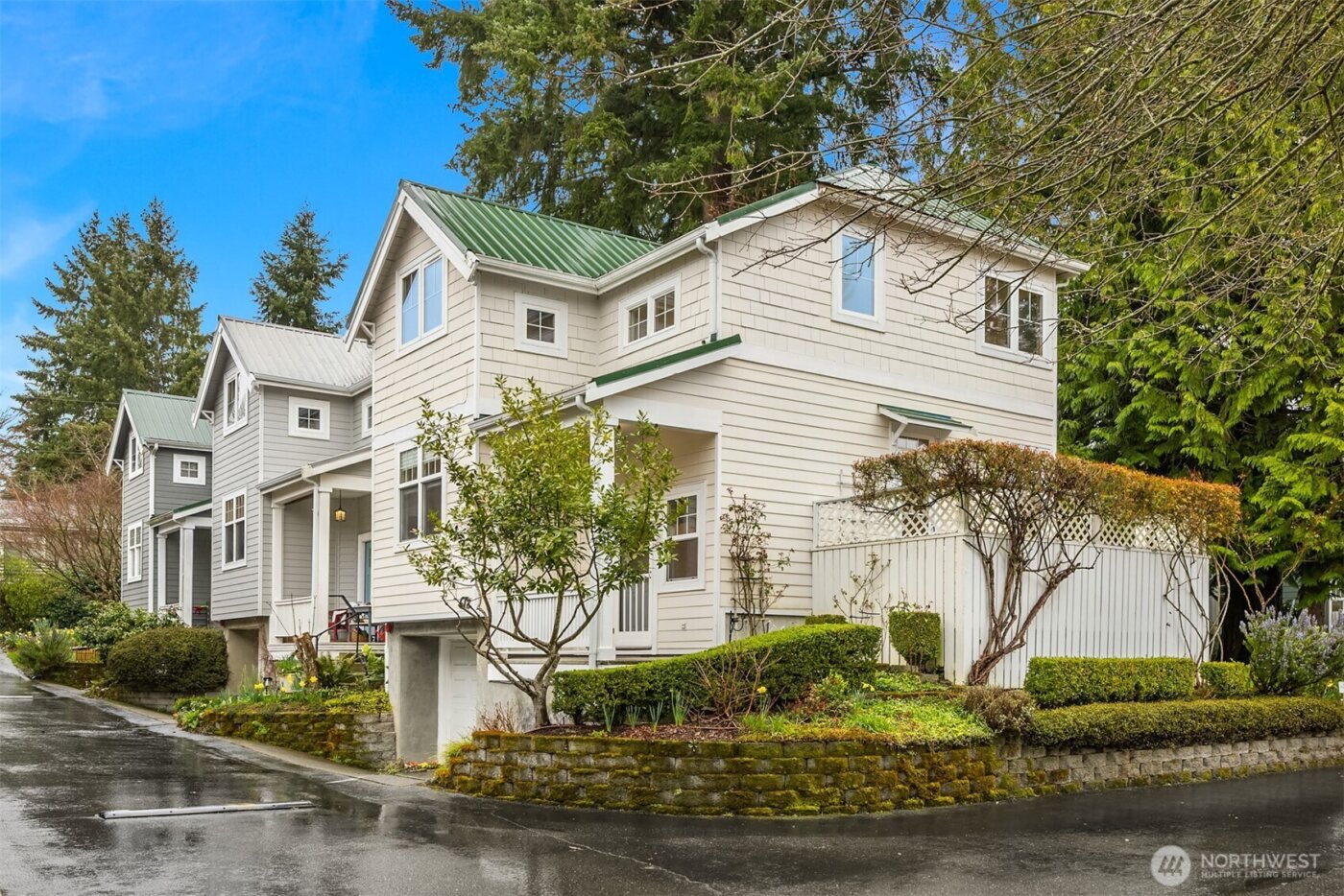672 Madison Avenue N, Bainbridge Island, WA 98110