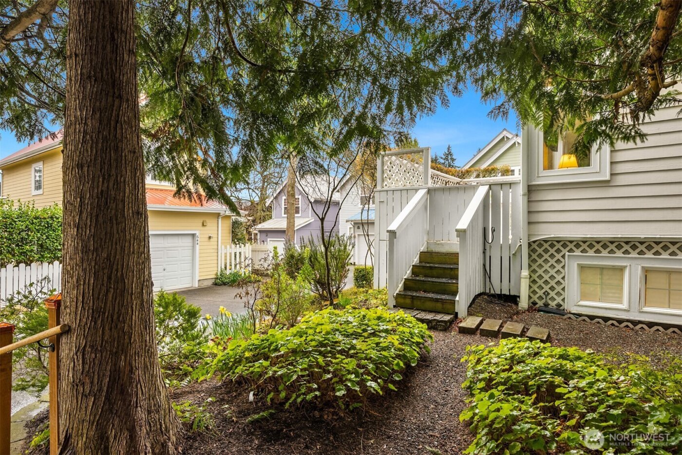 672 Madison Avenue N, Bainbridge Island, WA 98110