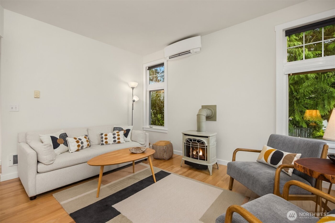 672 Madison Avenue N, Bainbridge Island, WA 98110
