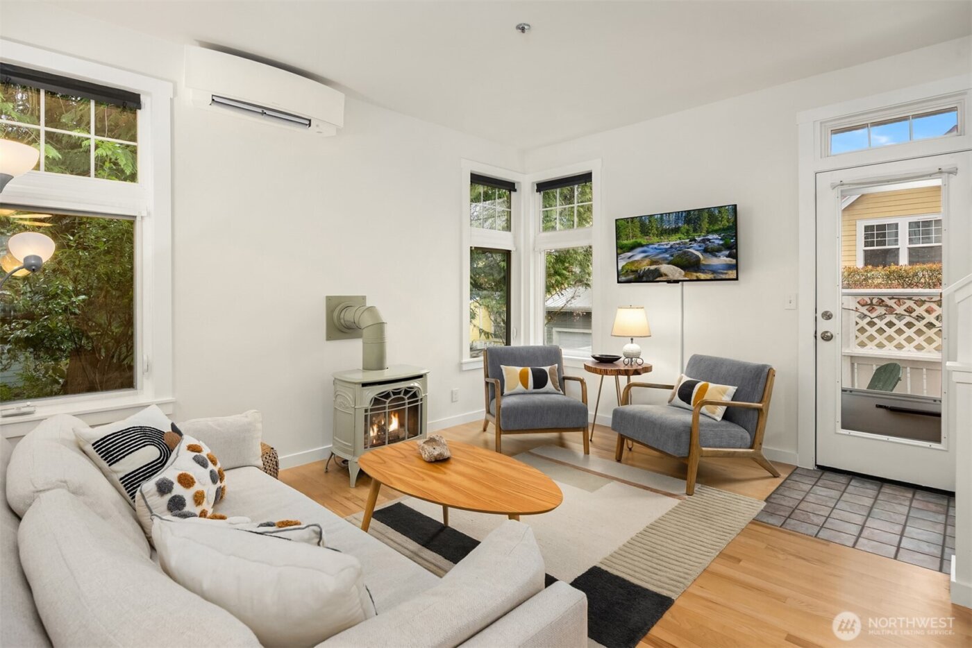 672 Madison Avenue N, Bainbridge Island, WA 98110
