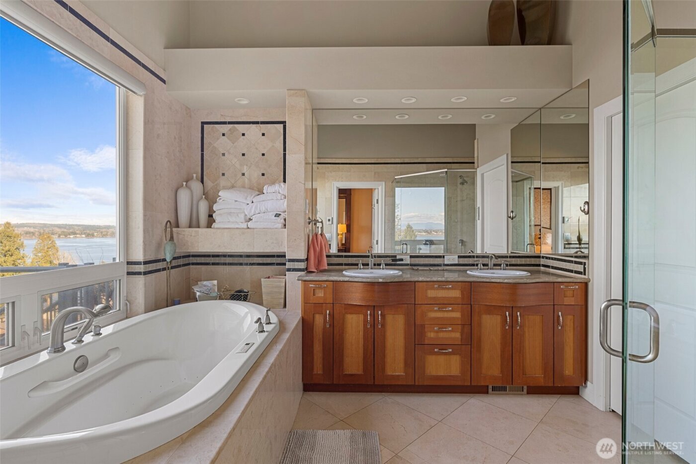 5464 Puffin Place , Blaine, WA 98230