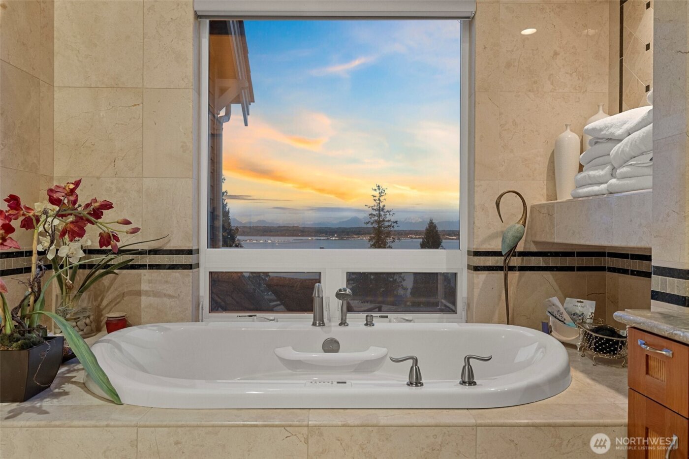 5464 Puffin Place , Blaine, WA 98230