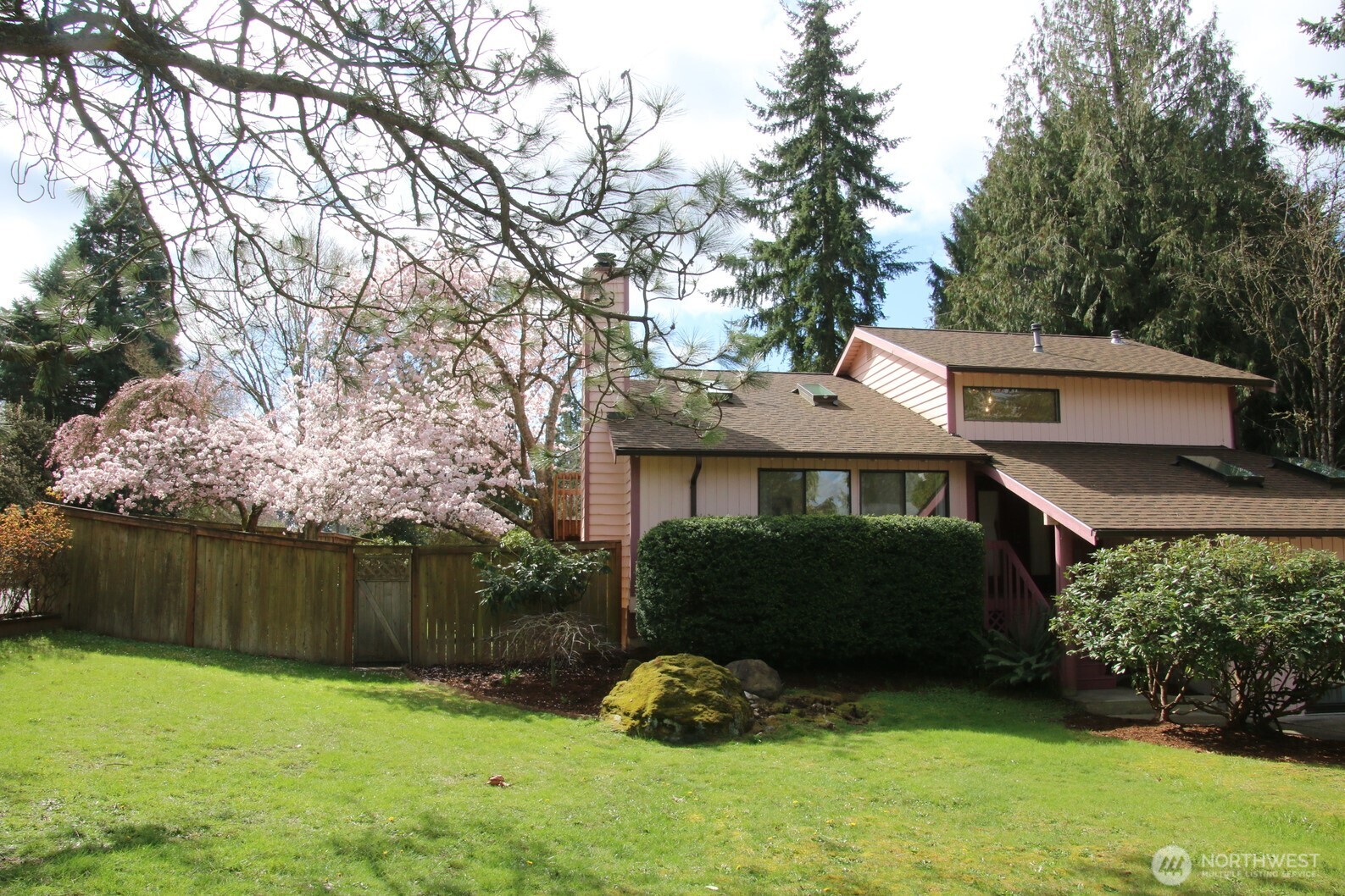 8129 NE 131st Street , Kirkland, WA 98034-2523