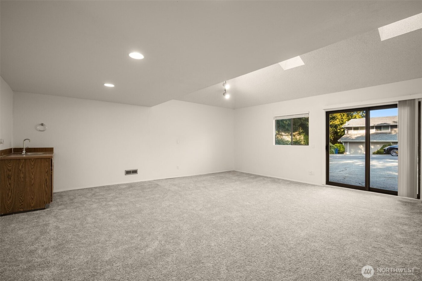 8129 NE 131st Street , Kirkland, WA 98034-2523