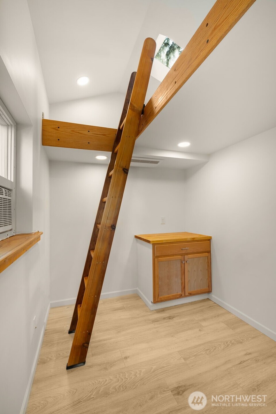 8129 NE 131st Street , Kirkland, WA 98034-2523