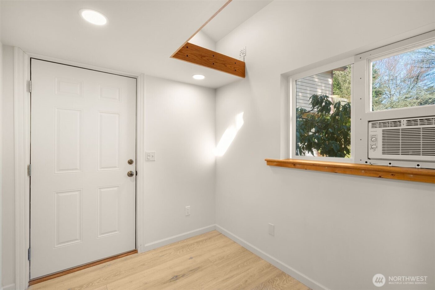 8129 NE 131st Street , Kirkland, WA 98034-2523