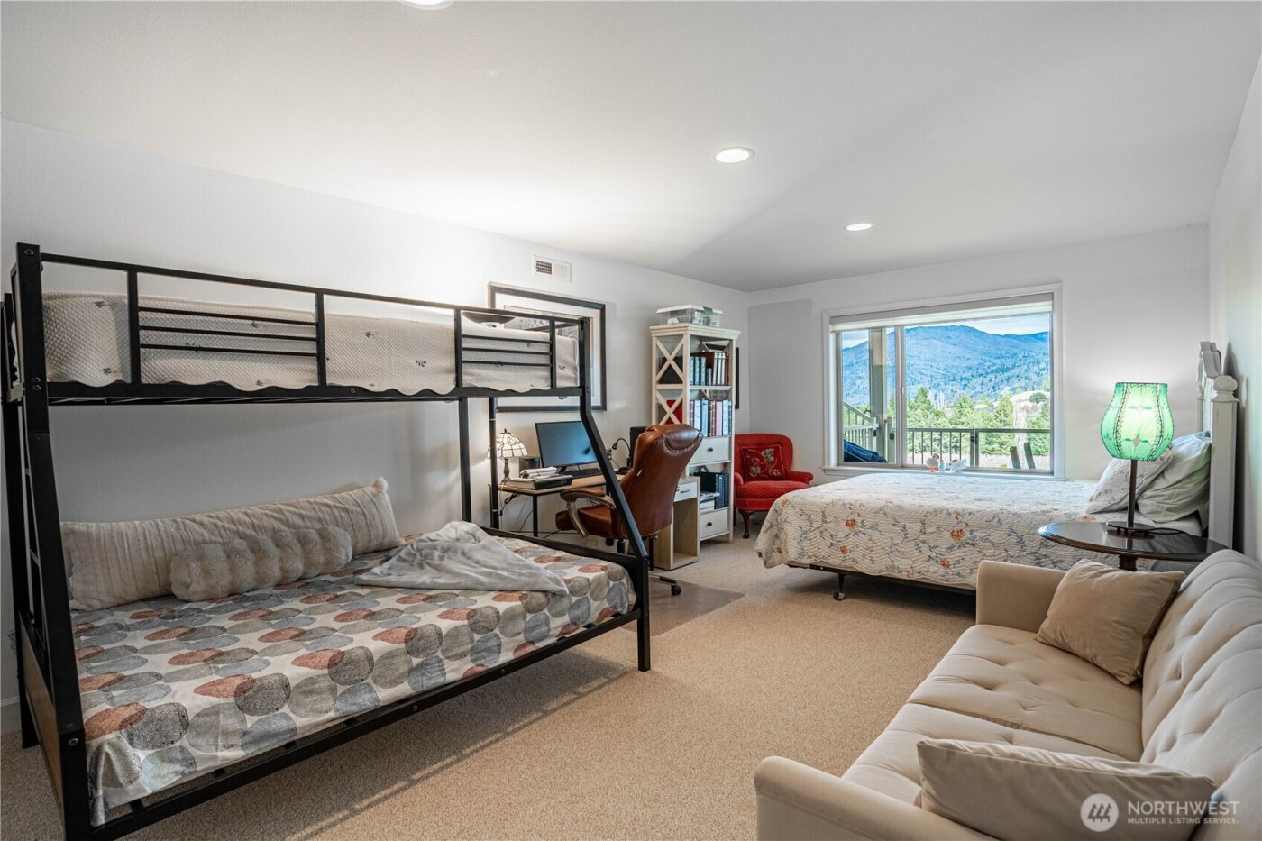 720 Loop Avenue , Manson, WA 98831