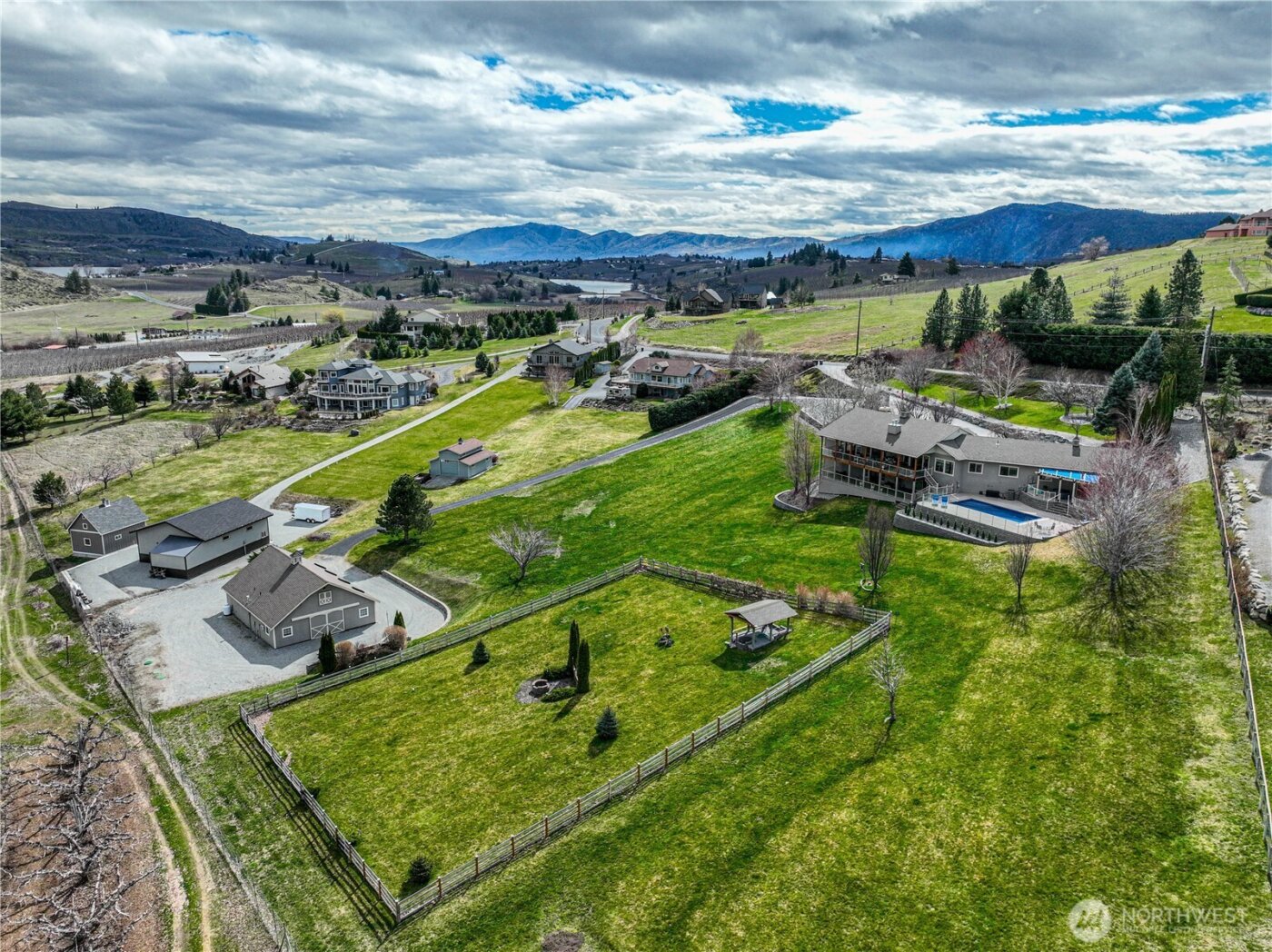 720 Loop Avenue , Manson, WA 98831