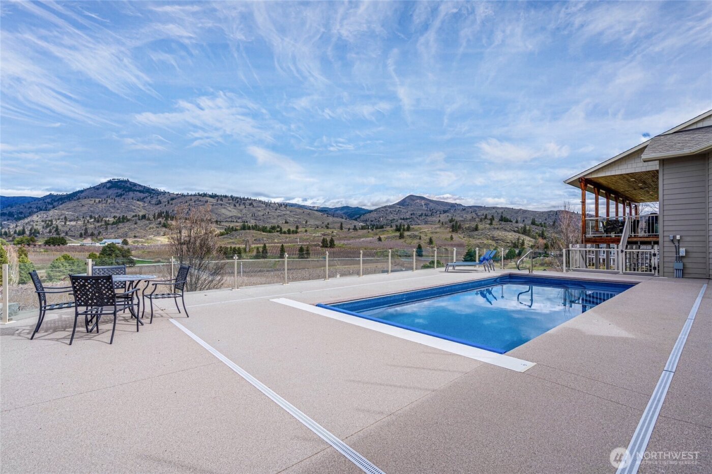 720 Loop Avenue , Manson, WA 98831